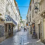 Alma * Pag Town