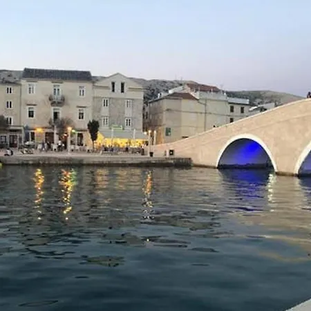 Alma Apartman Pag Town
