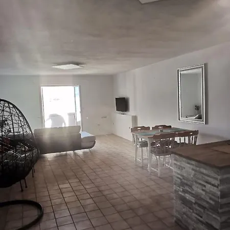Alma Apartment *