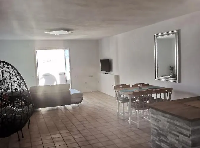 Alma Apartment *