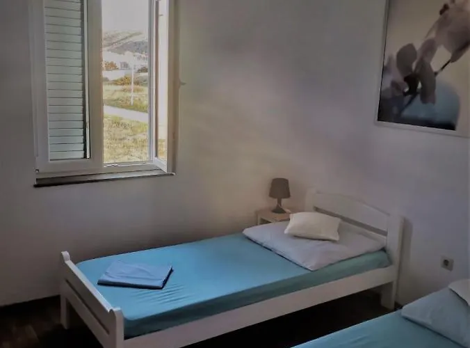 Apartment Alma Pag Town
